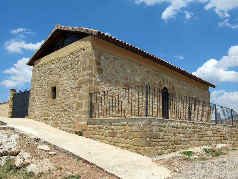 San Nikolas ermita Tirapu aldean